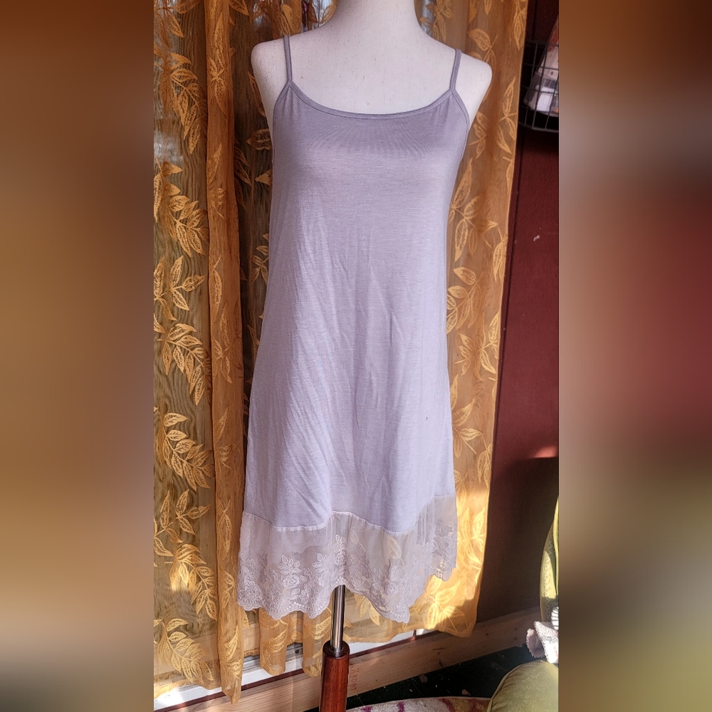 🤎 Tan Lace Trim Layering Tank | Size Small | Long Tunic Style Sweater Extender